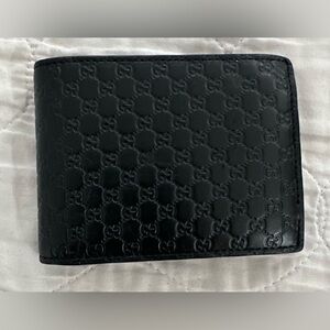 Men’s Gucci Microguccissima GG Bifold Wallet - Black